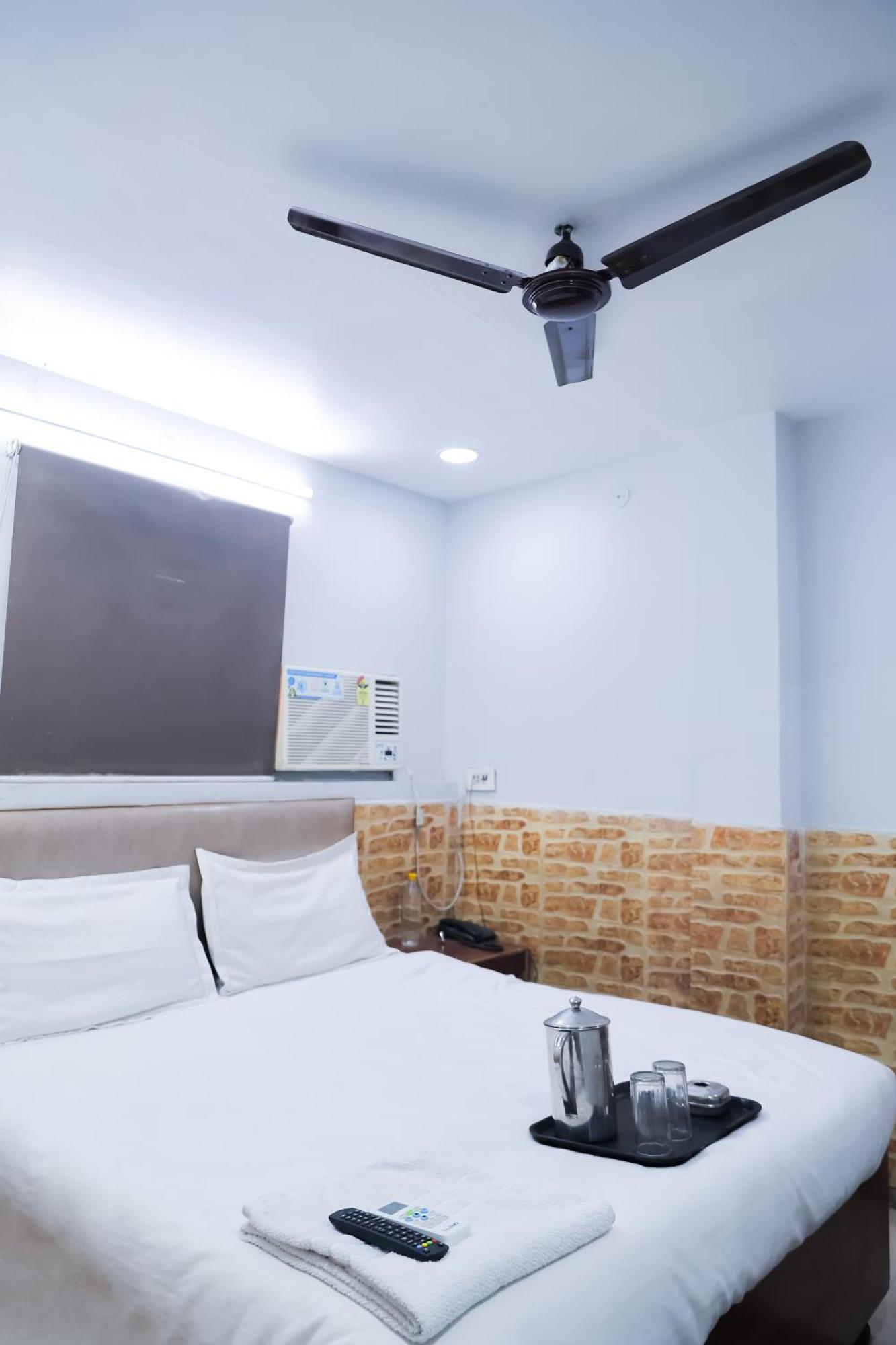 Mannat Stay Hotel - Laxmi Nagar Нью-Делі Екстер'єр фото