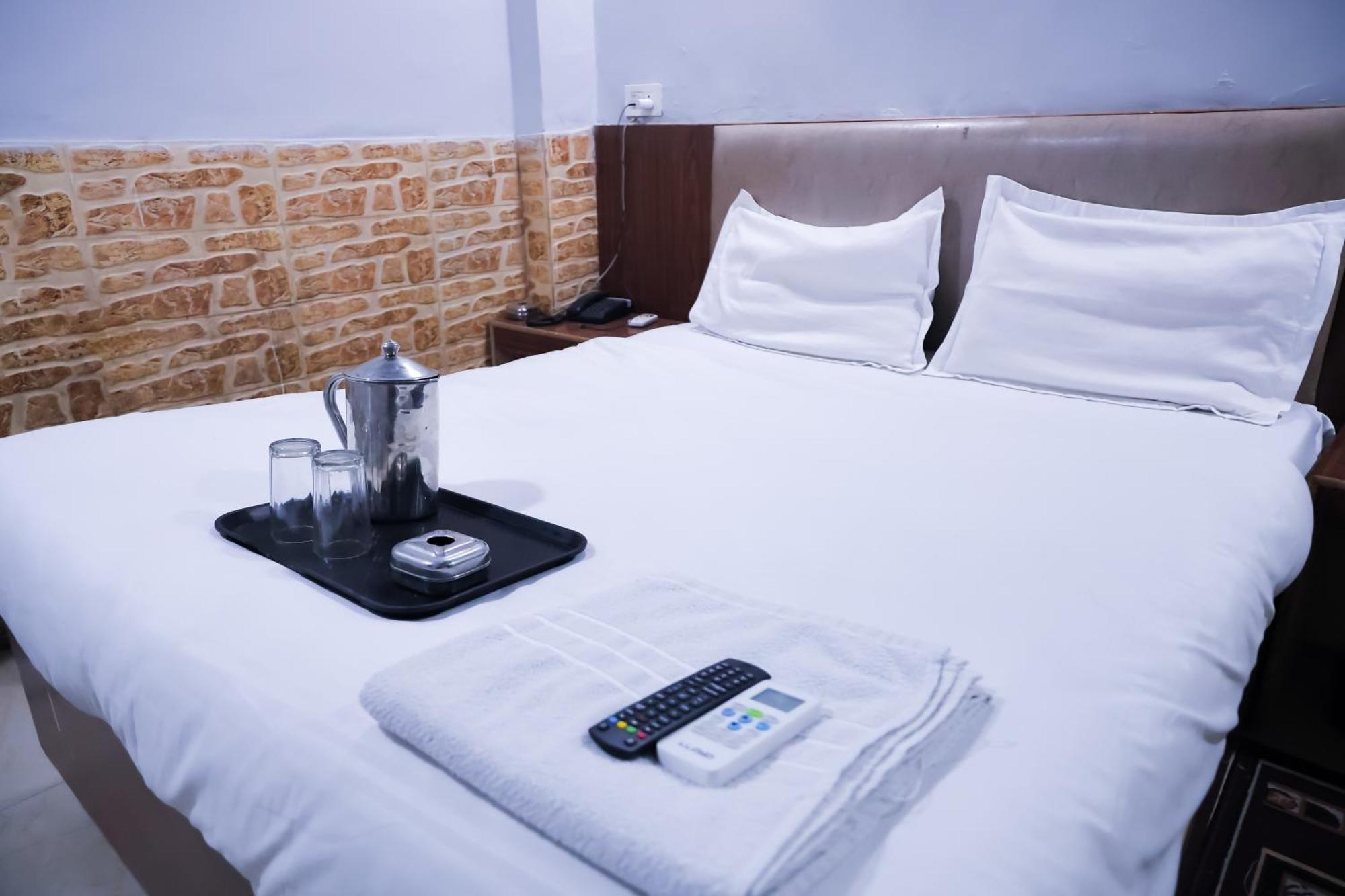 Mannat Stay Hotel - Laxmi Nagar Нью-Делі Екстер'єр фото