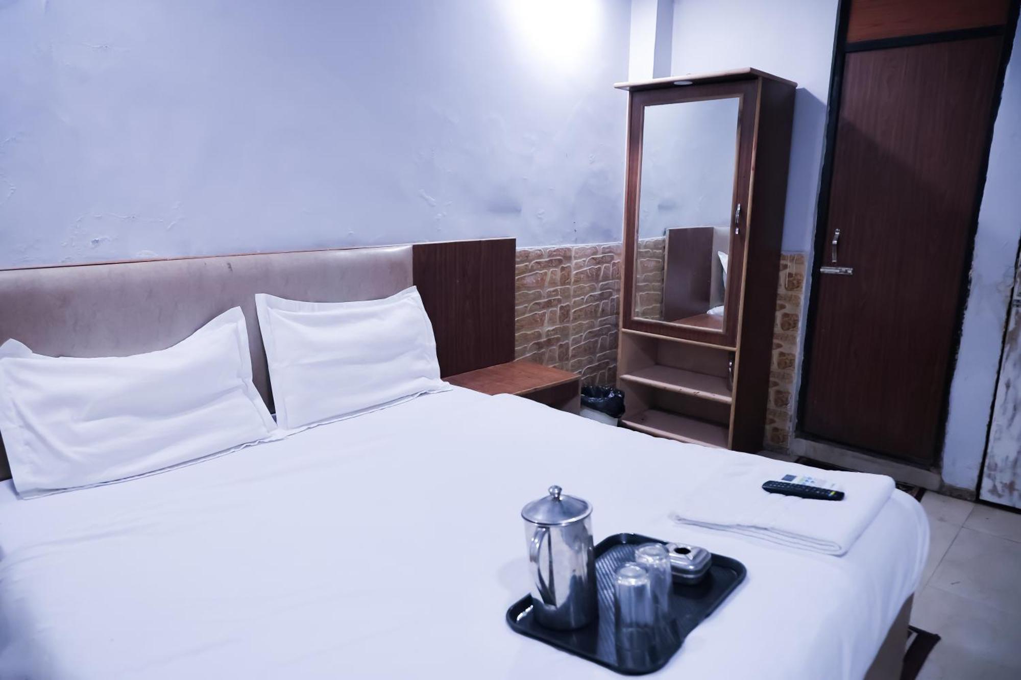 Mannat Stay Hotel - Laxmi Nagar Нью-Делі Екстер'єр фото