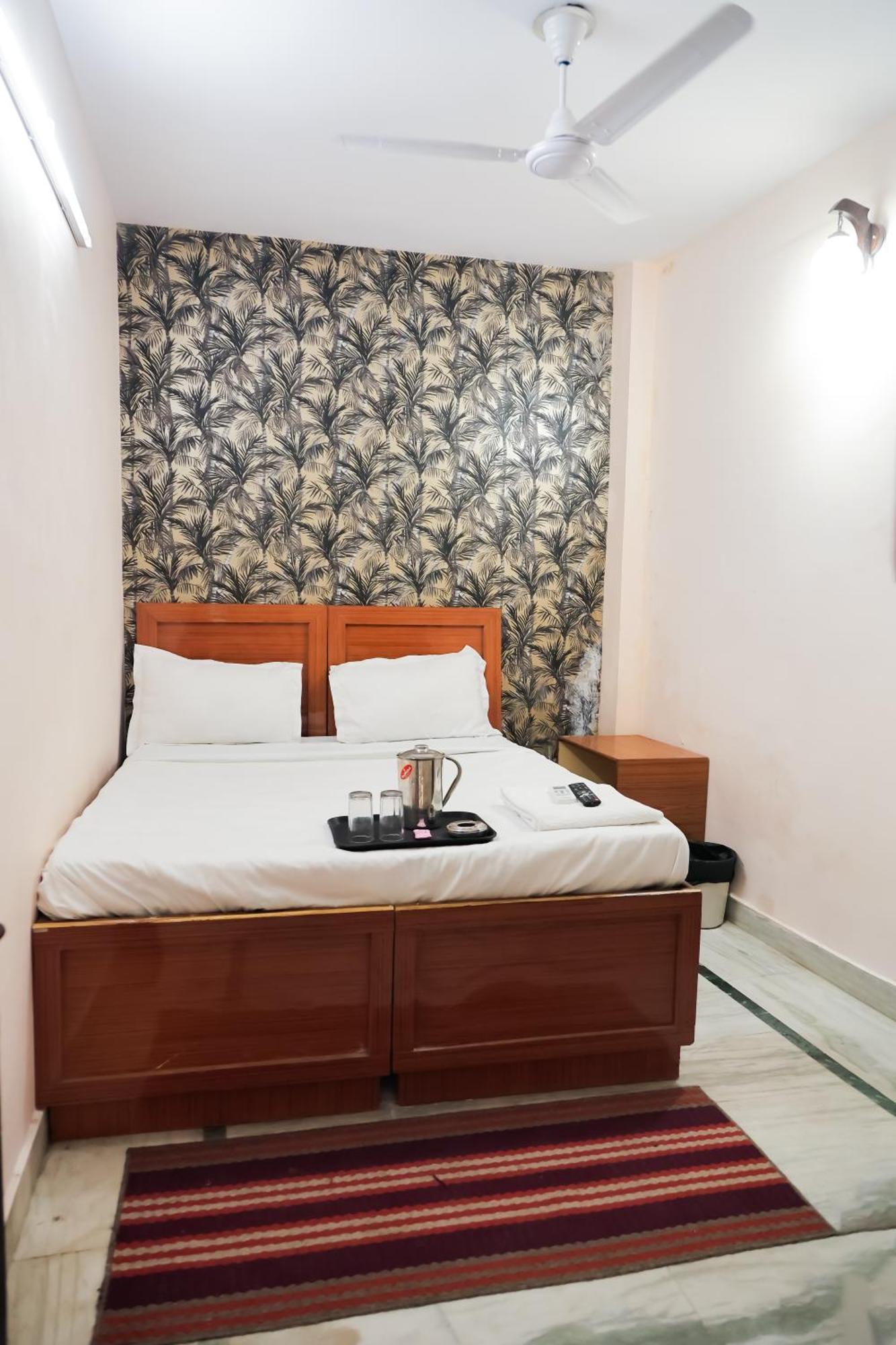 Mannat Stay Hotel - Laxmi Nagar Нью-Делі Екстер'єр фото