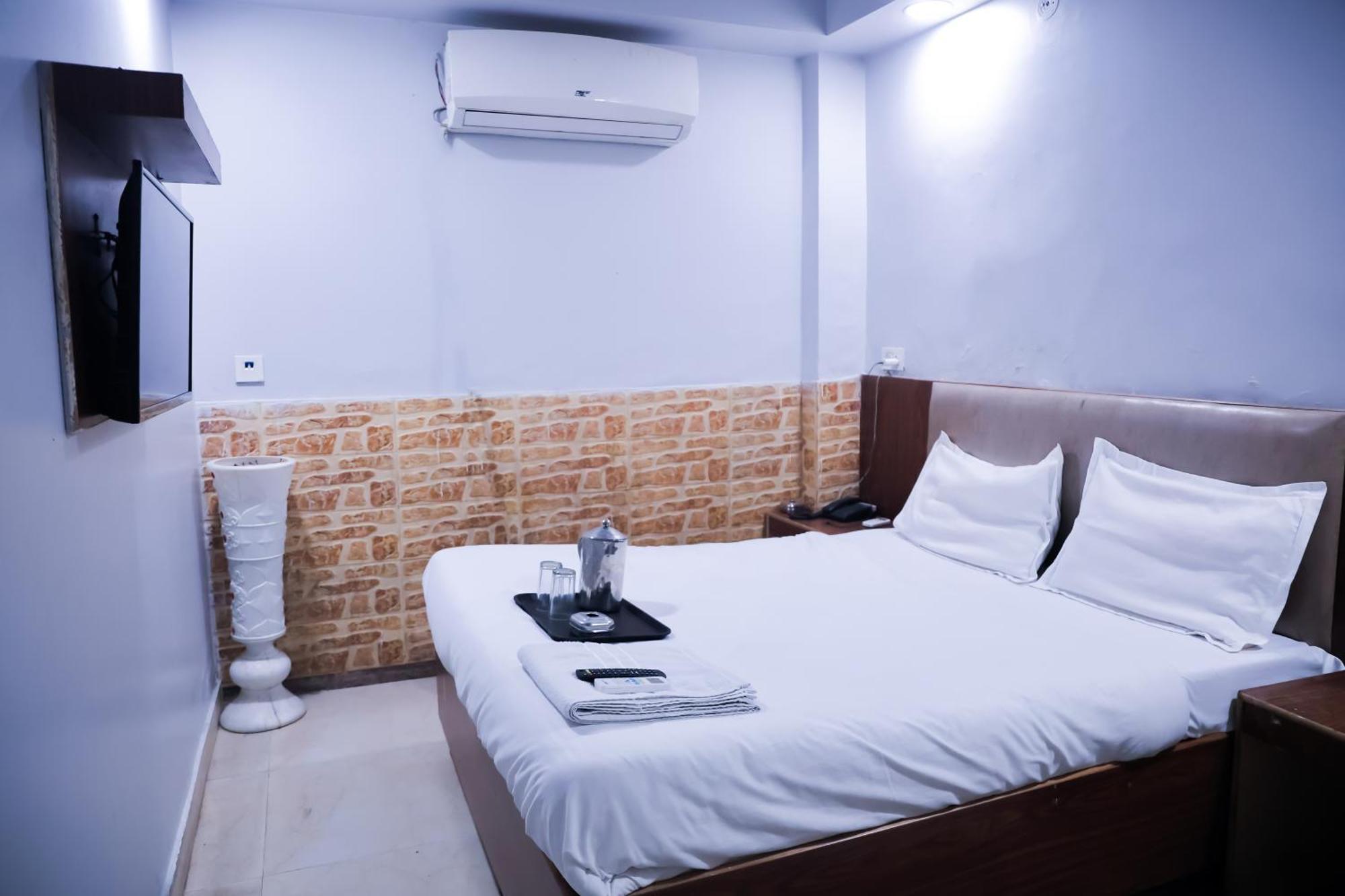 Mannat Stay Hotel - Laxmi Nagar Нью-Делі Екстер'єр фото