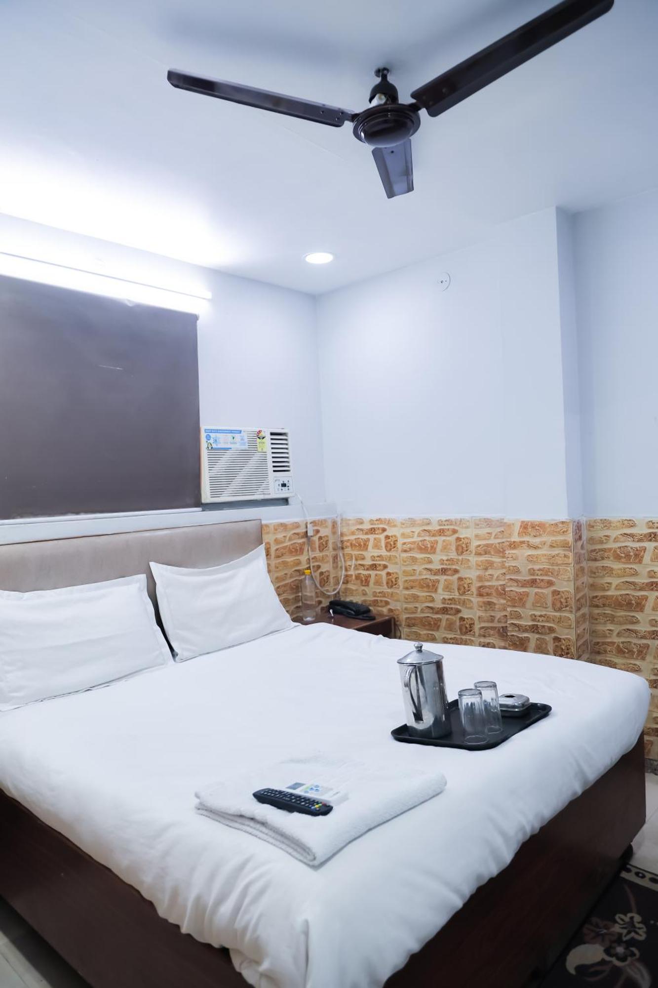 Mannat Stay Hotel - Laxmi Nagar Нью-Делі Екстер'єр фото