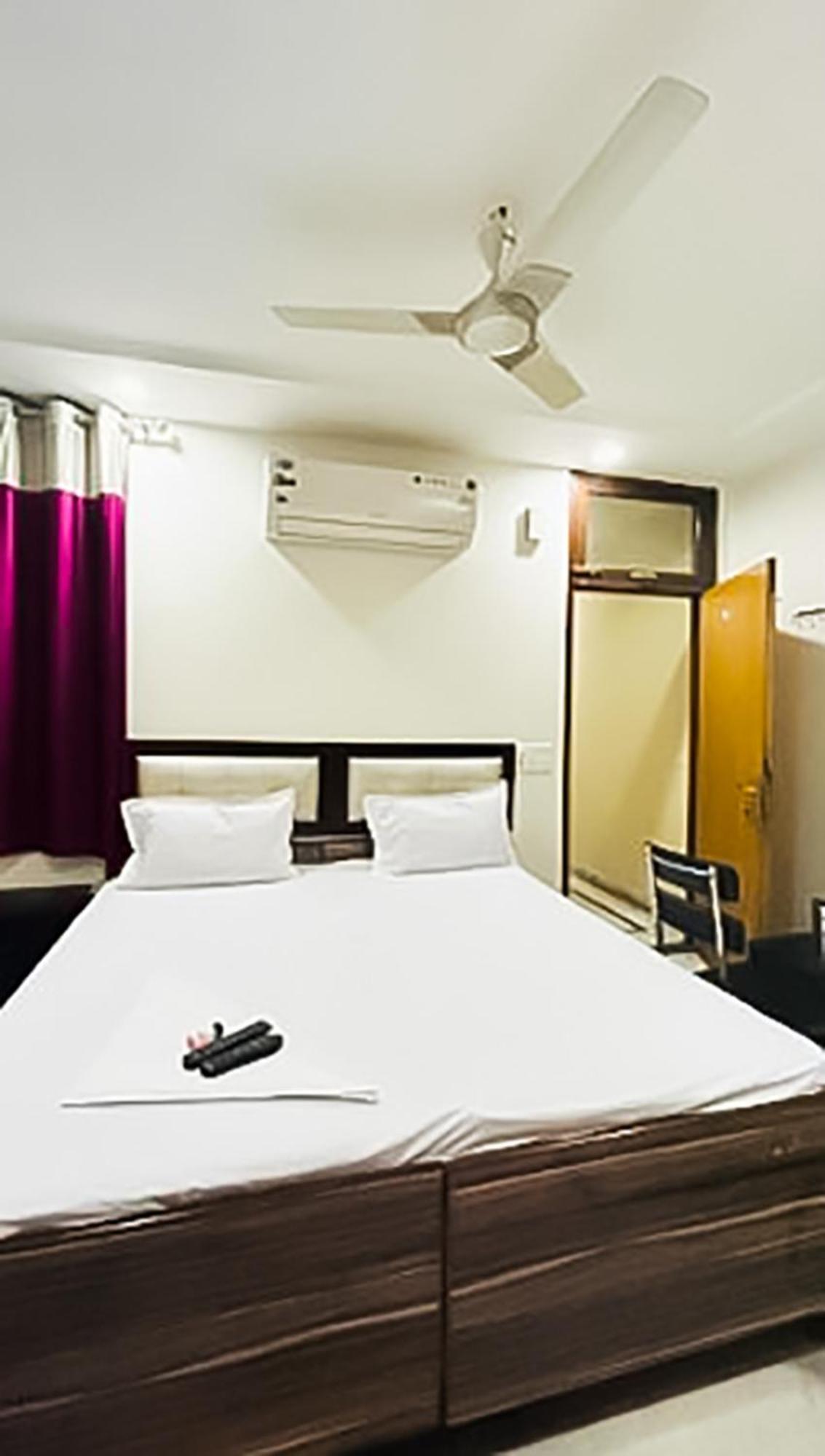 Mannat Stay Hotel - Laxmi Nagar Нью-Делі Екстер'єр фото